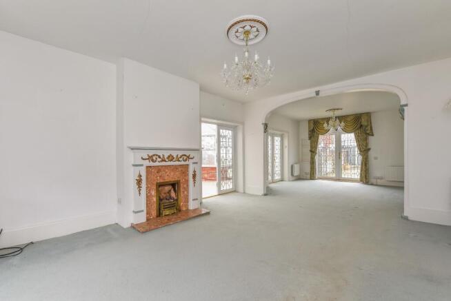 LOUNGE/DINING ROOM