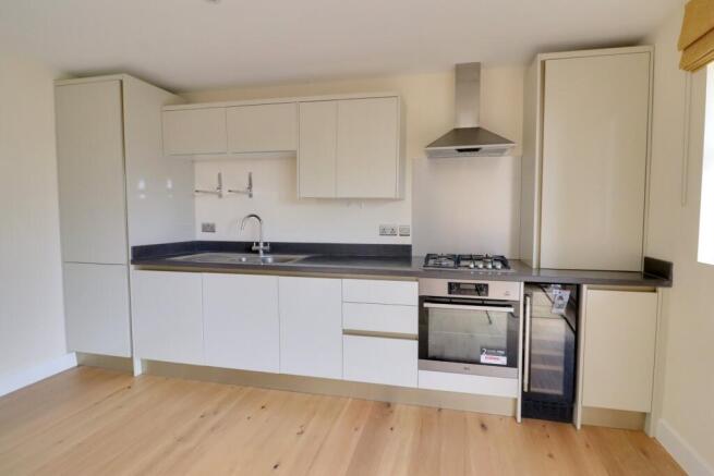 KITCHEN/LIVING ROOM