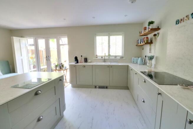 KITCHEN/DINER