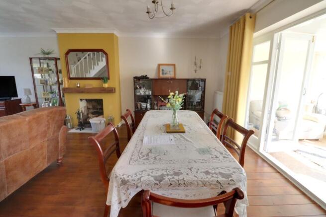 LOUNGE/DINER
