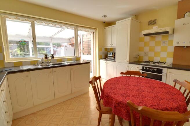 KITCHEN/BREAKFAST ROOM