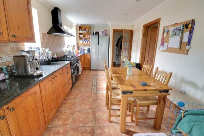 KITCHEN/BREAKFAST ROOM