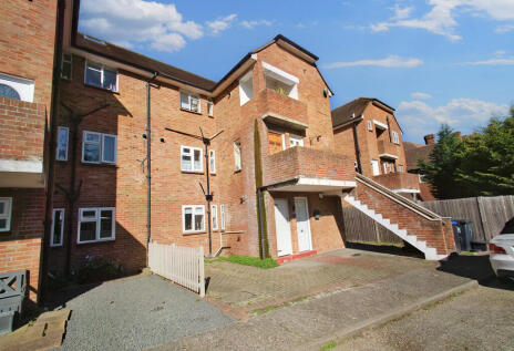 Iver - 2 bedroom maisonette for sale