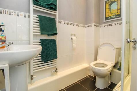 EN SUITE SHOWER ROOM/W.C.