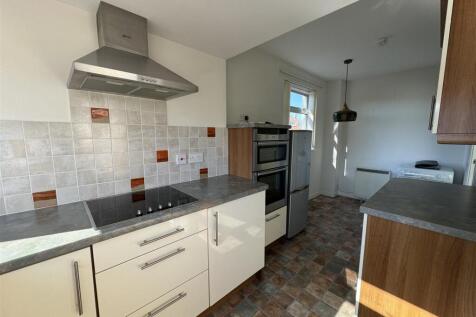 KITCHEN 1.JPG
