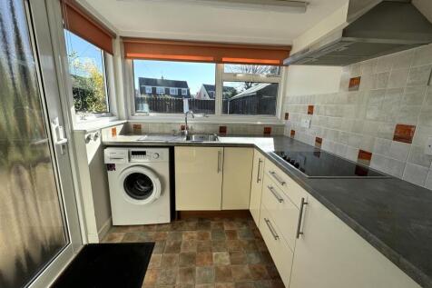 KITCHEN 2.JPG