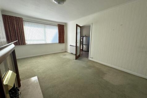 LOUNGE 2.JPG