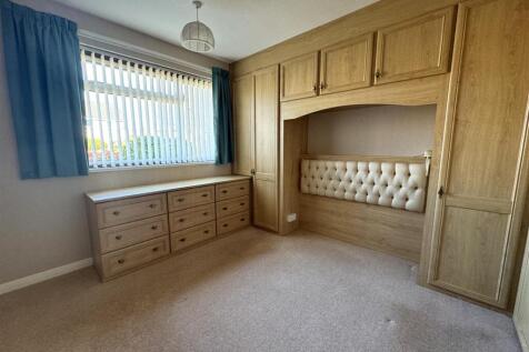 BEDROOM 1.JPG