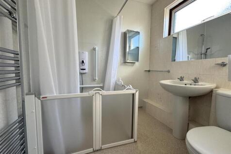 WET ROOM.JPG