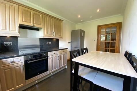 KITCHEN 2.JPG