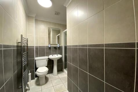 SHOWER ROOM.JPG