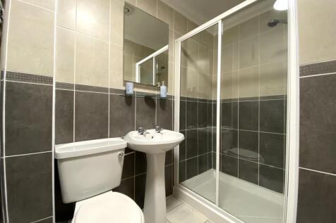 SHOWER ROOM 2.JPG