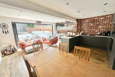 IMG-20250819-WA00...