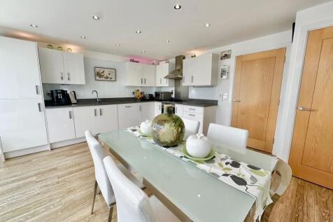 IMG-20250917-WA00...