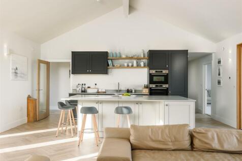 kitchen (2).jpg