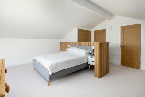 Bedroom 1.jpg
