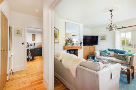 Sitting Room/Hallway