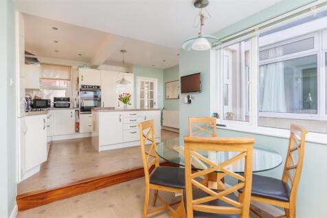 Kitchen/Breakfast Area