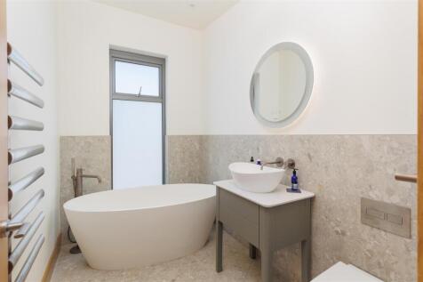 Bathroom 1-1