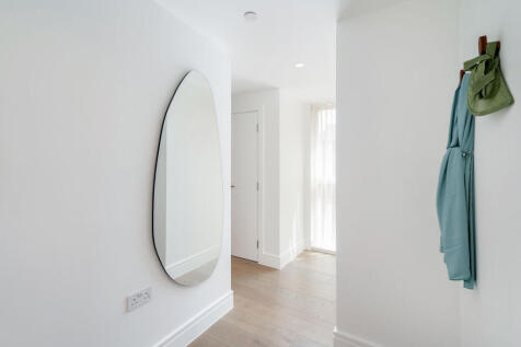 93441_Empire House Apartment  (14)_low.jpg