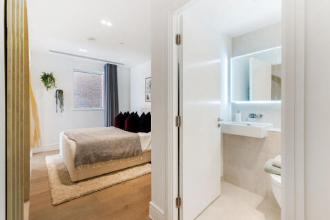 93441_Empire House Apartment  (19)_low.jpg