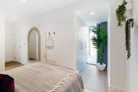 93441_Empire House Apartment  (16)_low.jpg