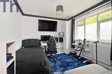 Bedroom 2.JPG