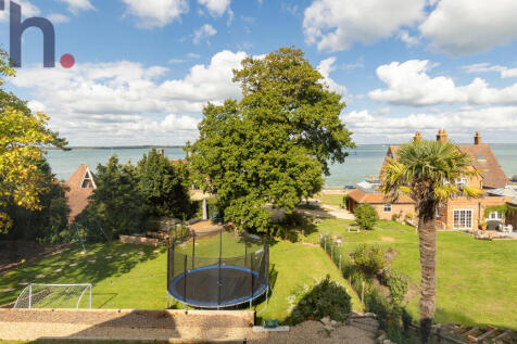 Solent &amp; garden views from First Floor