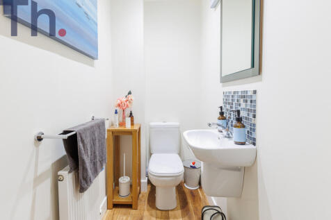 Downstairs Cloakroom W/C