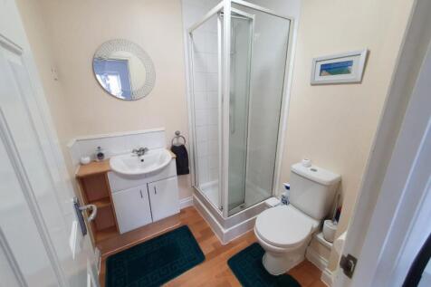 17 Ensuite.jpg