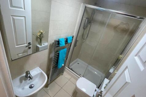 Shower Room with WC