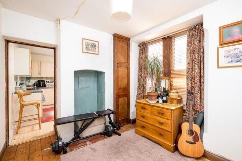 250417 - 99 George Street, Bedford - 13