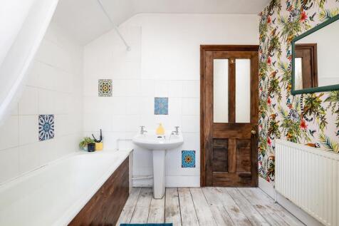 250417 - 99 George Street, Bedford - 24