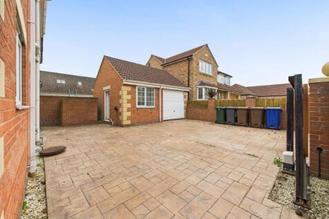 Detached Garage &amp; Laundry Room