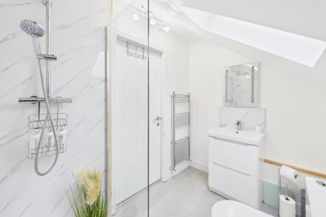 Master Bedroom En-Suite