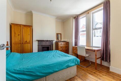 18713334 Bedroom(GFFront)-10.jpg