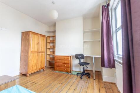 18713334 Bedroom(FFFront3)-16.jpg