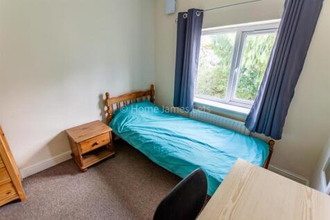 18713334 Bedroom(FFRear)-12.jpg