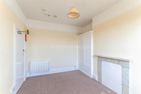 18772629 Bedsit(1).jpg