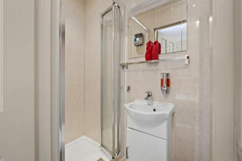 BEDROOM 2 EN-SUITE