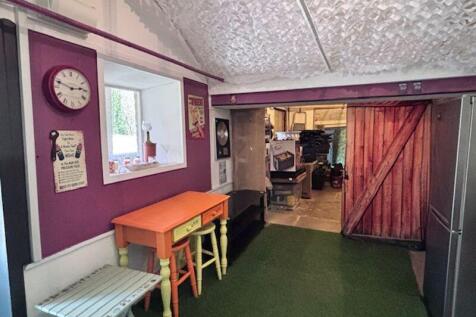 Studio/Bar