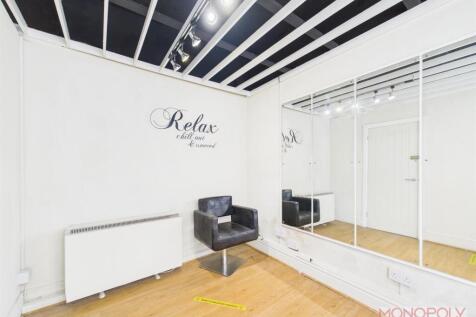 OFFICE/ WAITING ROOM