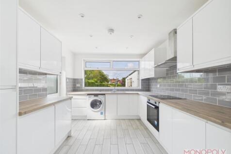 KITCHEN/ DINING ROOM