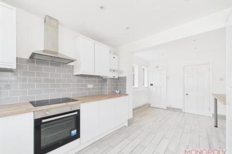 KITCHEN/ DINING ROOM