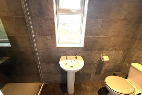 EN SUITE SHOWER ROOM