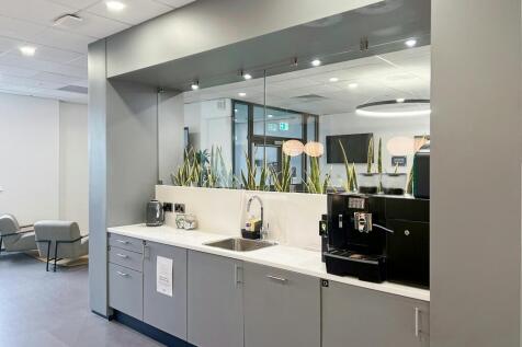 Regus_Leamington Spa_UK_Centre 7855_Refresh area 2.jpg