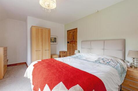 Bedroom 1-2.jpg