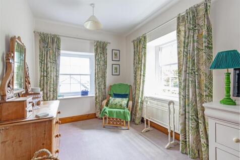 Dressing area in main bedroom