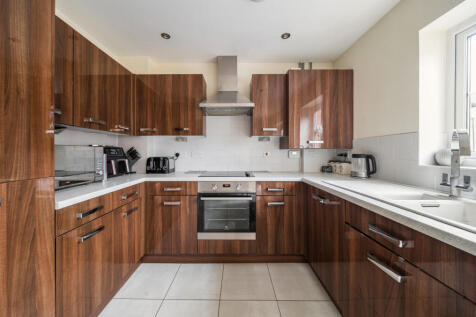 1375179-19-690b38...