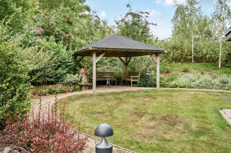 1331962-3-688b46a...